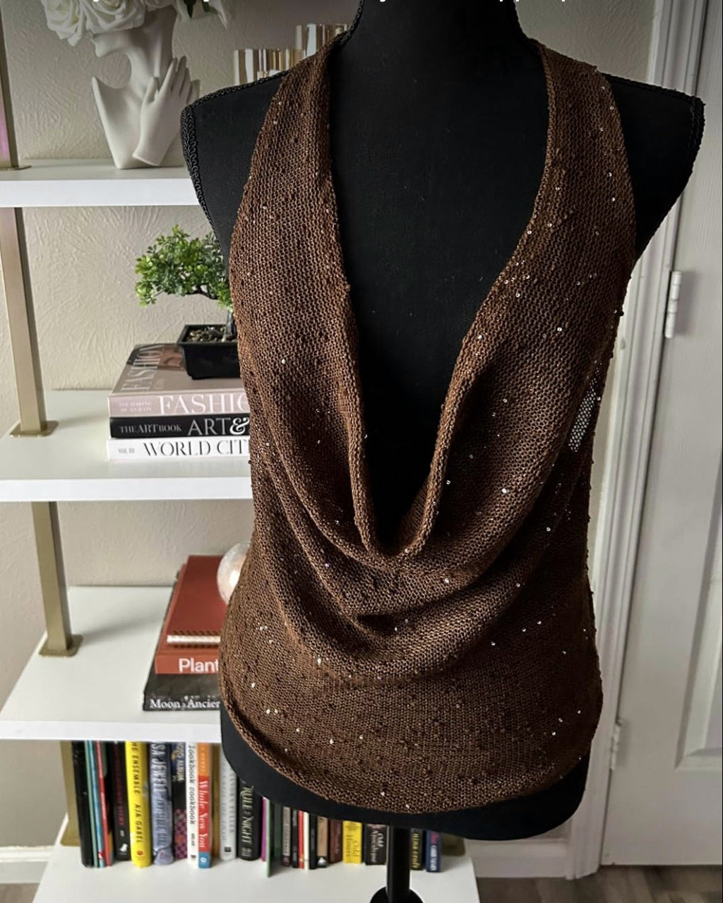 Brown mesh halter top background slabel
brown shimmer, shimmery, sparkle top
mesh sequin top